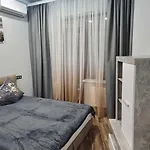 Apartman уютная студия с балконом и панорамным видом на город, жк милос, 7я фонтана Odessza